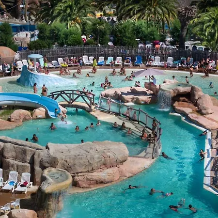 Mobil Confortable Avec Terrasse Pour 6 Personnes - Api-1-52-827 *