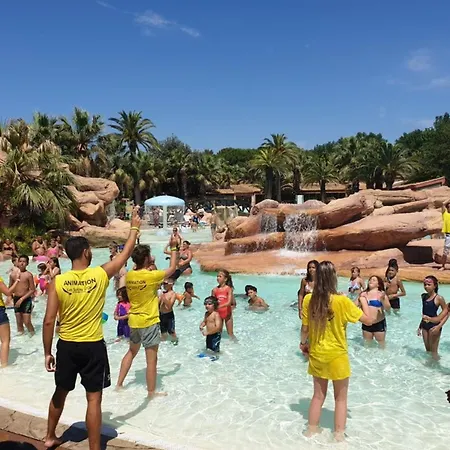 Mobil Confortable Avec Terrasse Pour 6 Personnes - Api-1-52-827 *