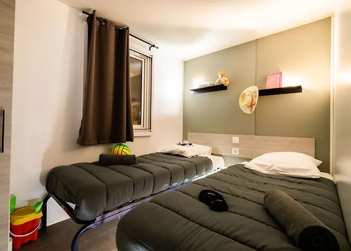 Mobil Confortable Avec Terrasse Pour 6 Personnes - Api-1-52-827