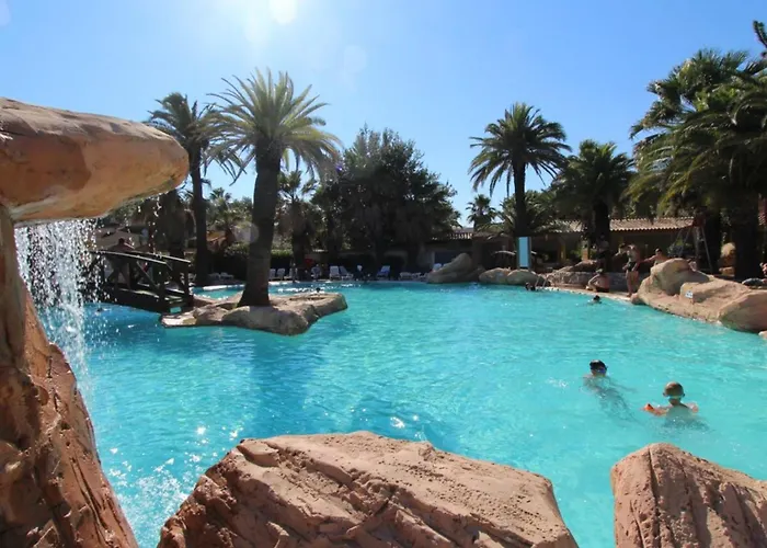 Mobil Confortable Avec Terrasse Pour 6 Personnes - Api-1-52-827