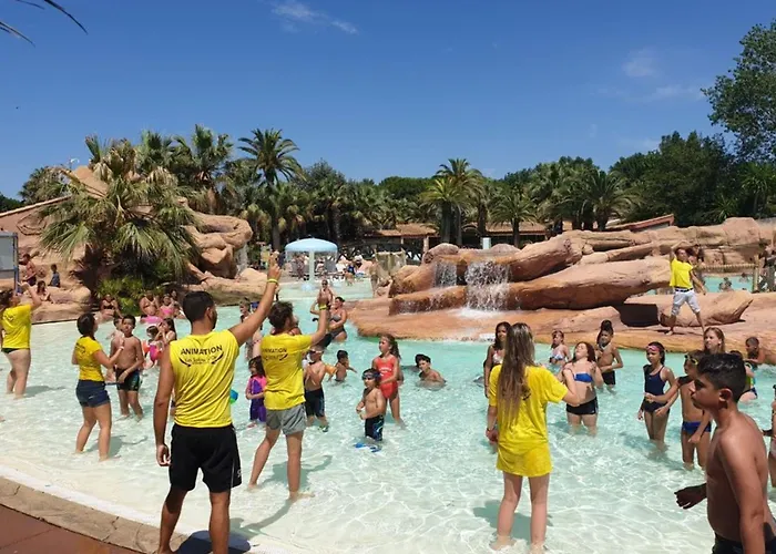 Mobil Confortable Avec Terrasse Pour 6 Personnes - Api-1-52-827 *